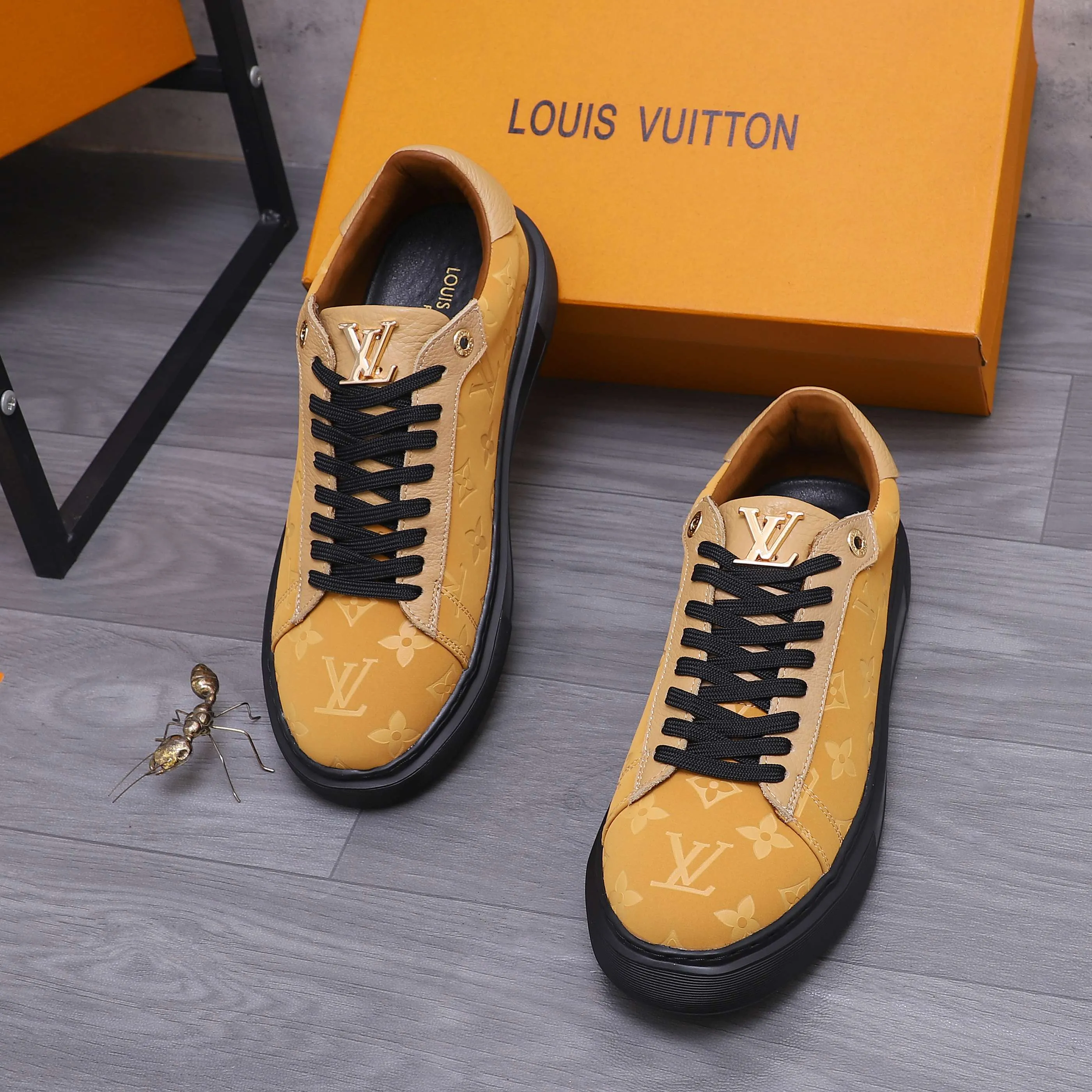 Men's shoes 💰442 Product trademark: LV [Louis Vuitton] Casual shoes True size. Size: 38-44 Product materials: Selected embossed frosted cowhide upper, sheepskin lining, cowhide insole, rubber outsole